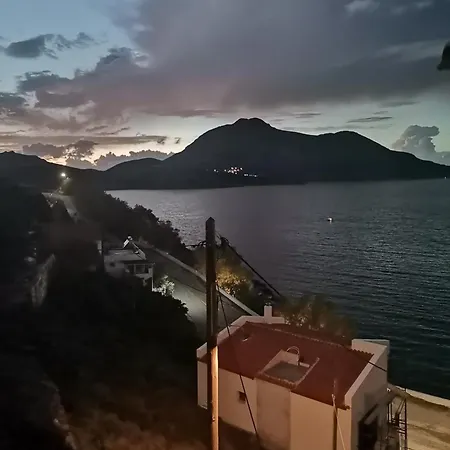 Bazakos' Luxury Sea Front Apartment Fourni Ikarias Exterior photo