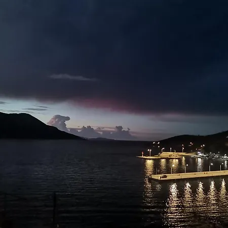 Bazakos' Luxury Sea Front Apartment Fourni Ikarias Exterior photo