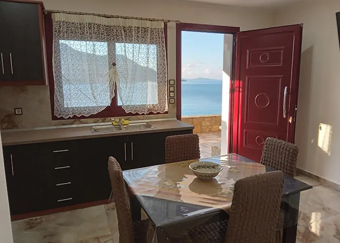 Bazakos\' Luxury Sea Front Apartment