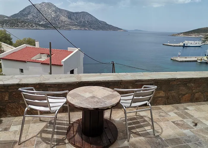 Bazakos\' Luxury Sea Front Apartment