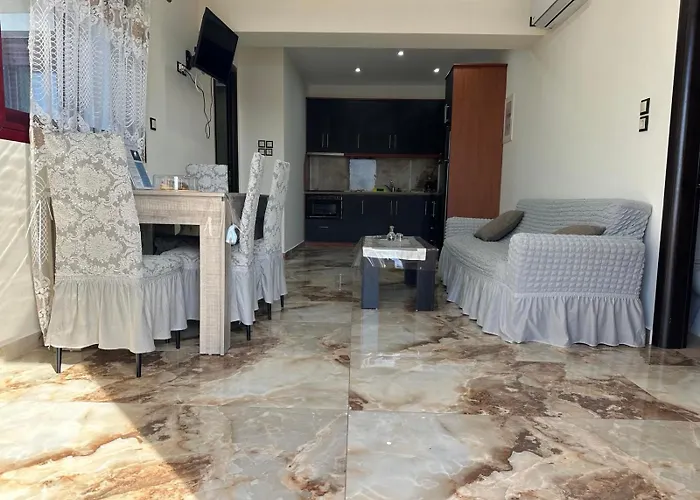 Bazakos\' Luxury Sea Front Apartment