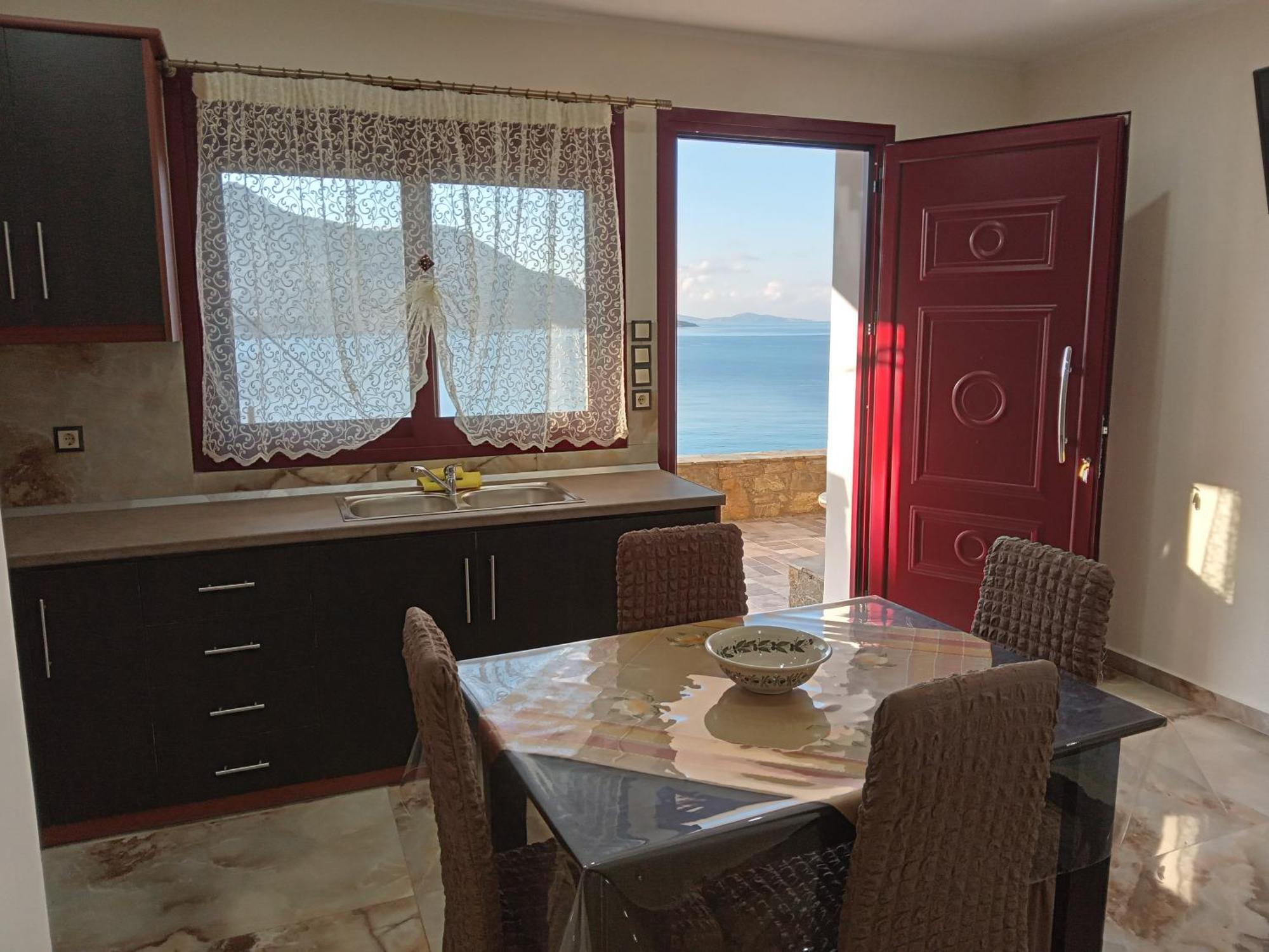 Bazakos' Luxury Sea Front Apartment