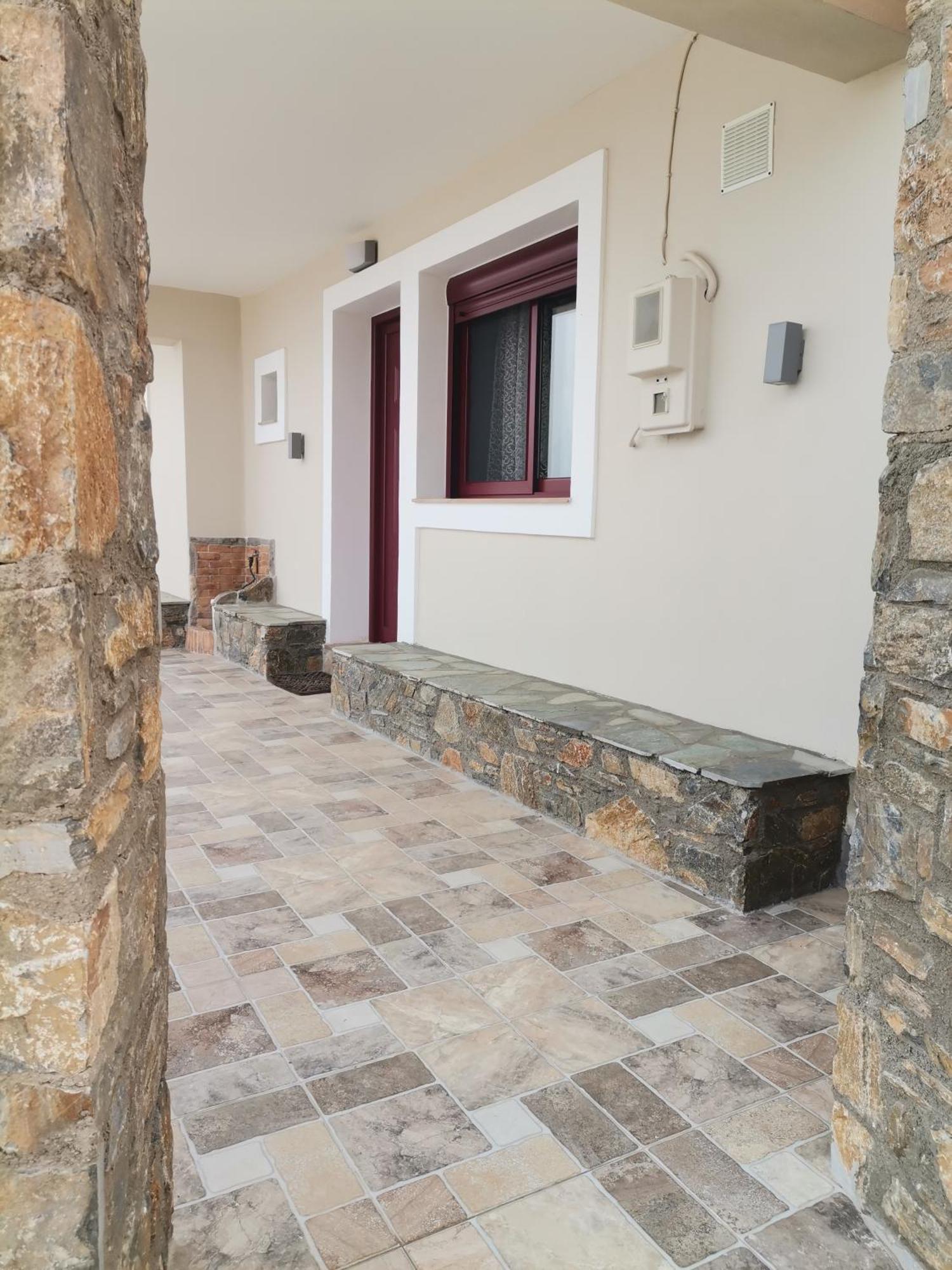 Apartment Bazakos' Luxury Sea Front Fourni Ikarias