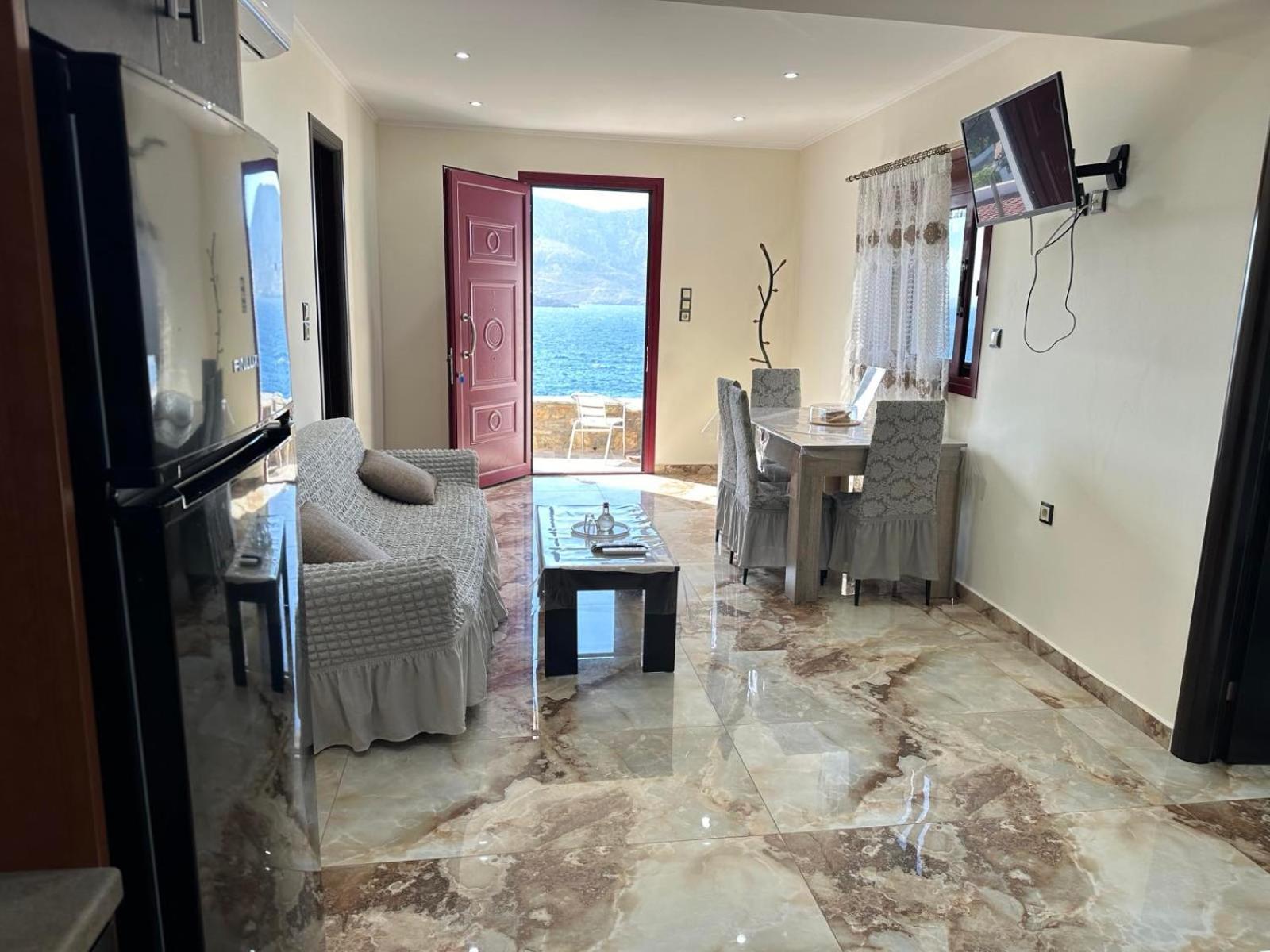 Apartment Bazakos' Luxury Sea Front